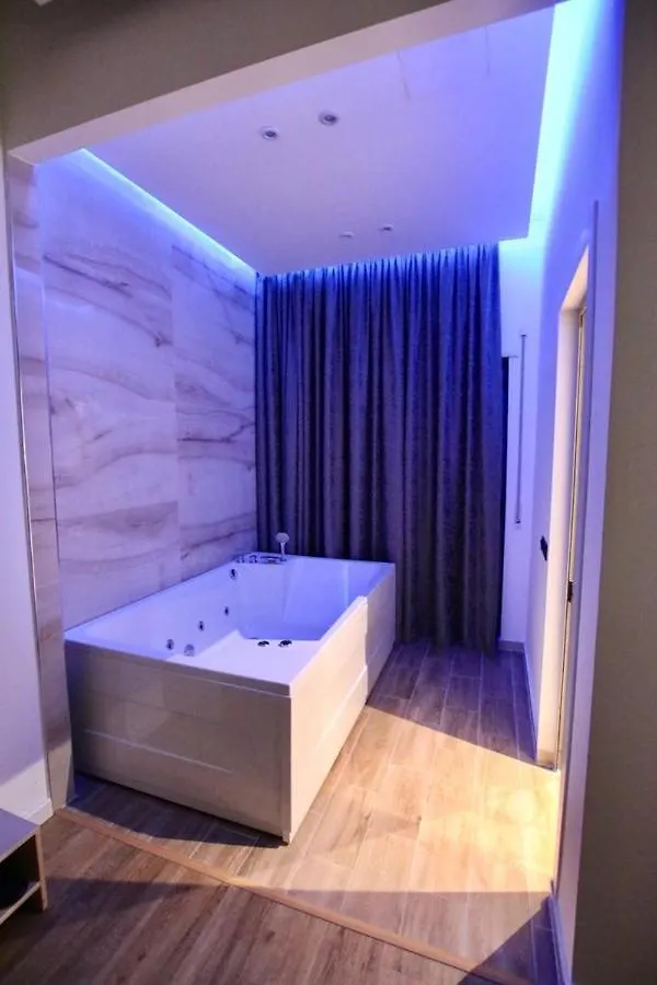 Aurelis Hotel Bërxull 4*,
