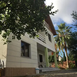 Grande House Hostal